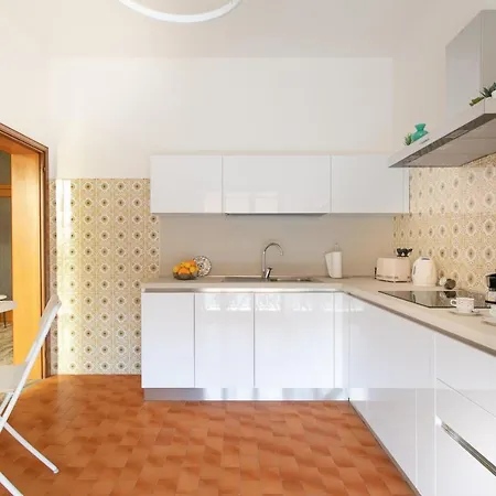 Casa Cairoli بيت للعطل *